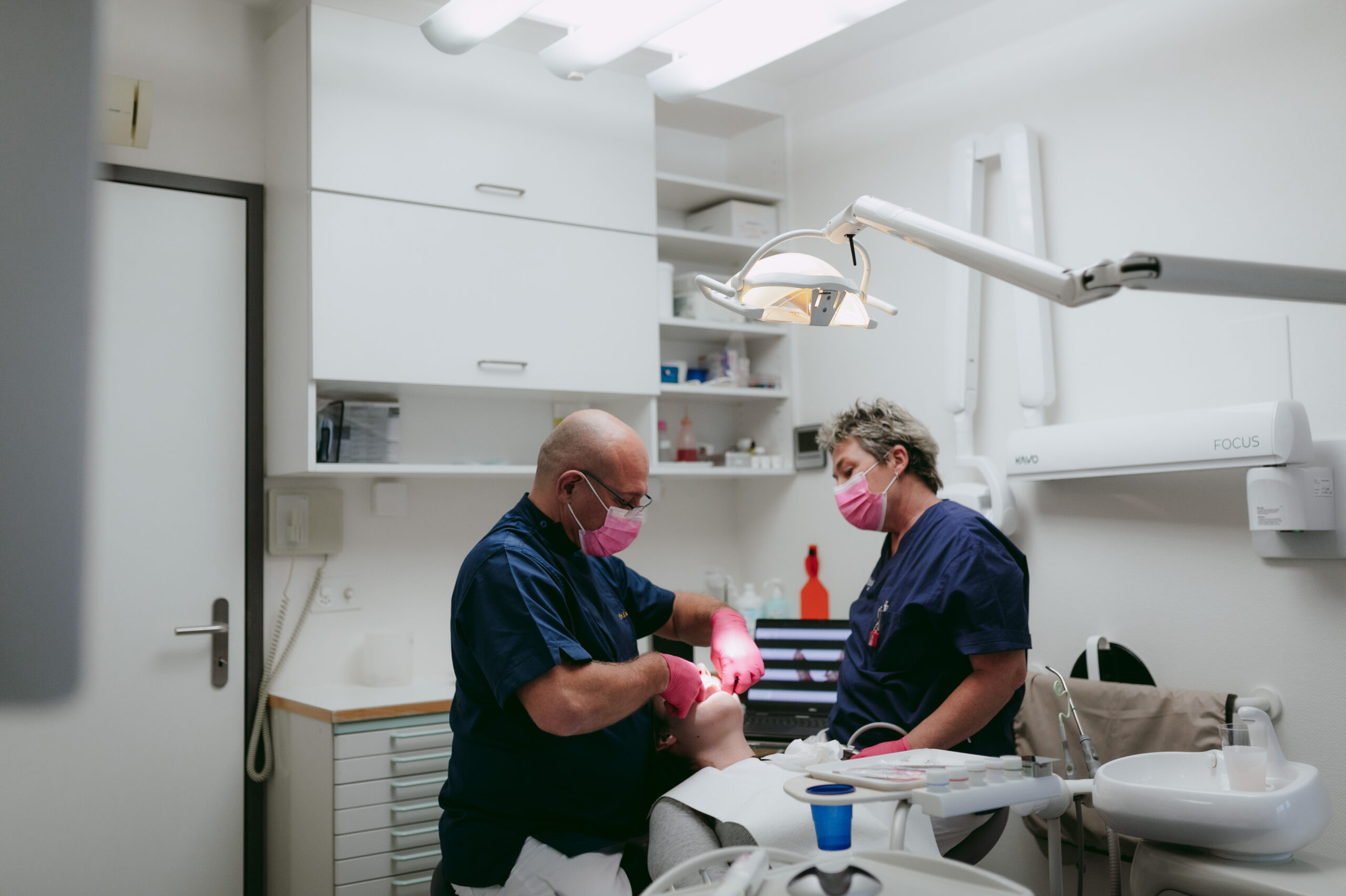 Oral-Clinic-by-Tetaz-Chrirugie-Dentaire-Traitements-et-Soins-Dentaires