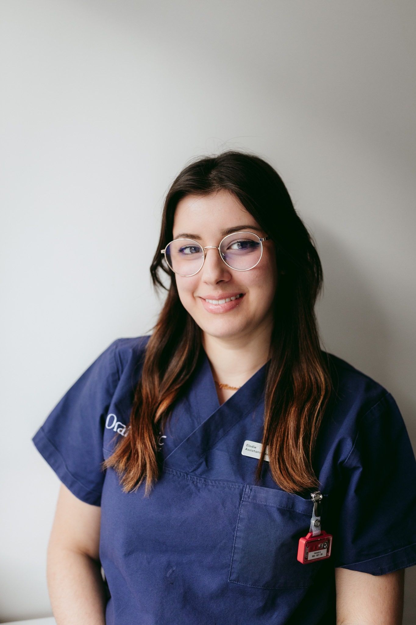 portrait d'Elodie, assistante dentaire chez Oral Clinic by Tétaz