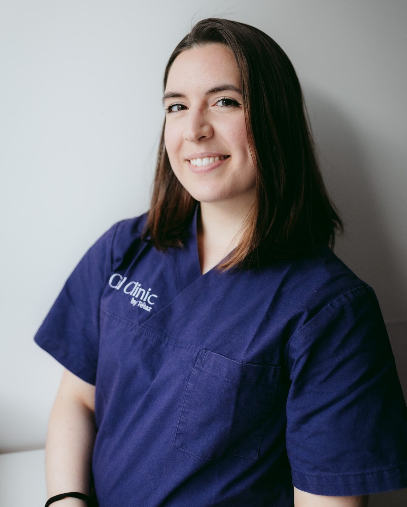Laura Hygièniste dentaire portrait de Laura, hygiéniste dentaire chez Oral Clinic by Tétaz