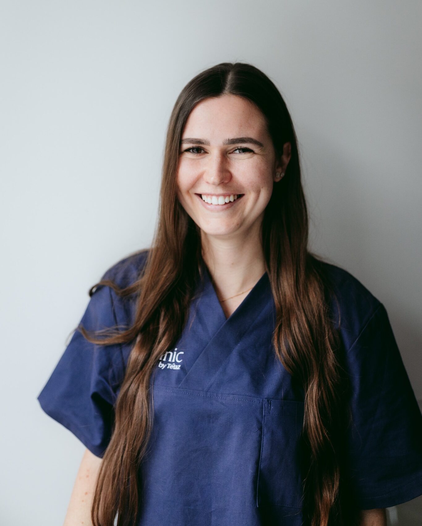oral-clinic-equipe-olivia-hygieniste-dentaire-lausanne portrait d'Olivia, hygiéniste dentaire chez Oral Clinic by Tétaz