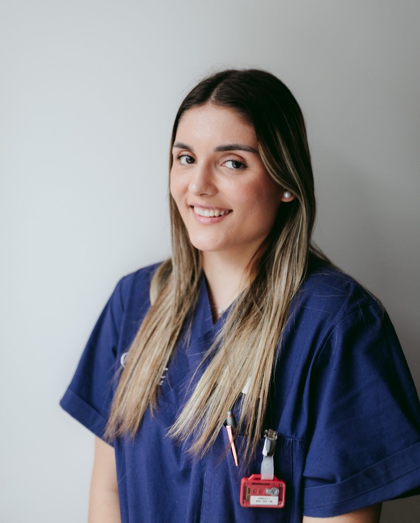 oral-clinic-equipe-tringa-apprentie-assistante-dentaire-lausanne portrait de Tringa, apprentie chez Oral Clinic by Tétaz