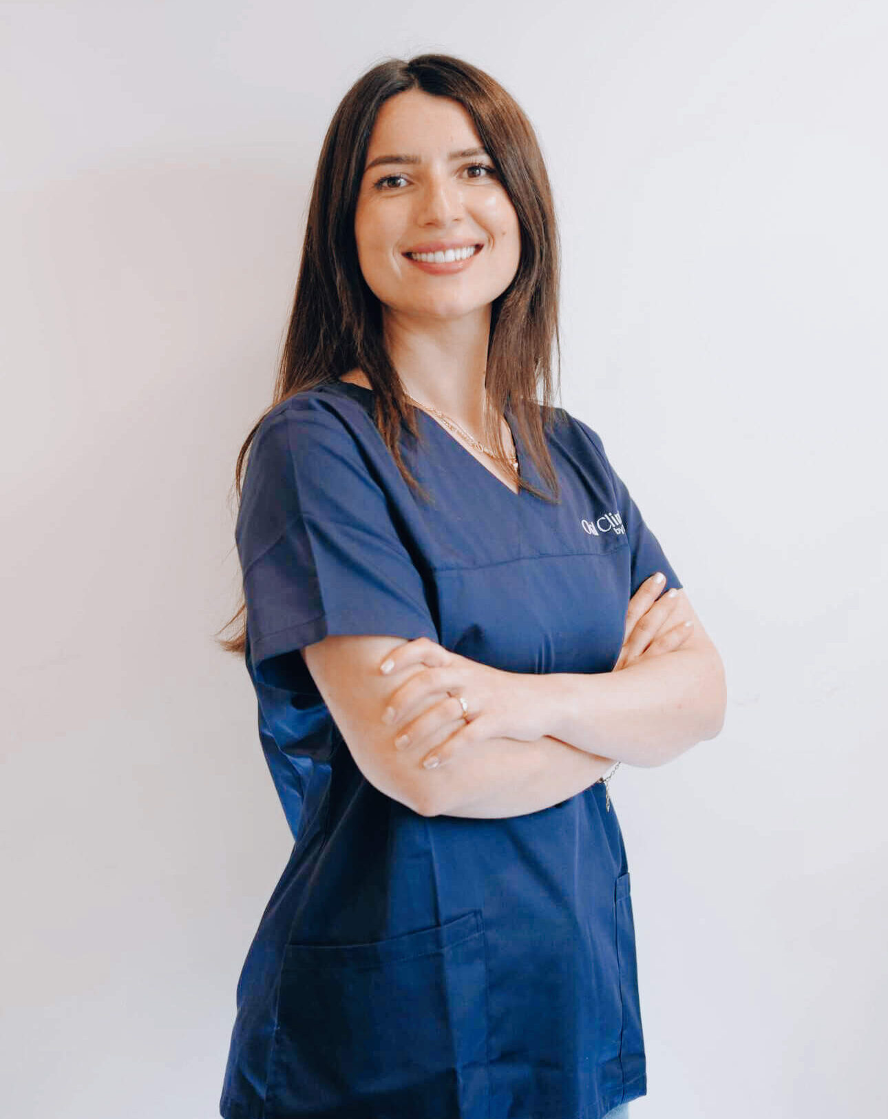 portrait d'Olivia, hygiéniste dentaire chez Oral Clinic by Tétaz
